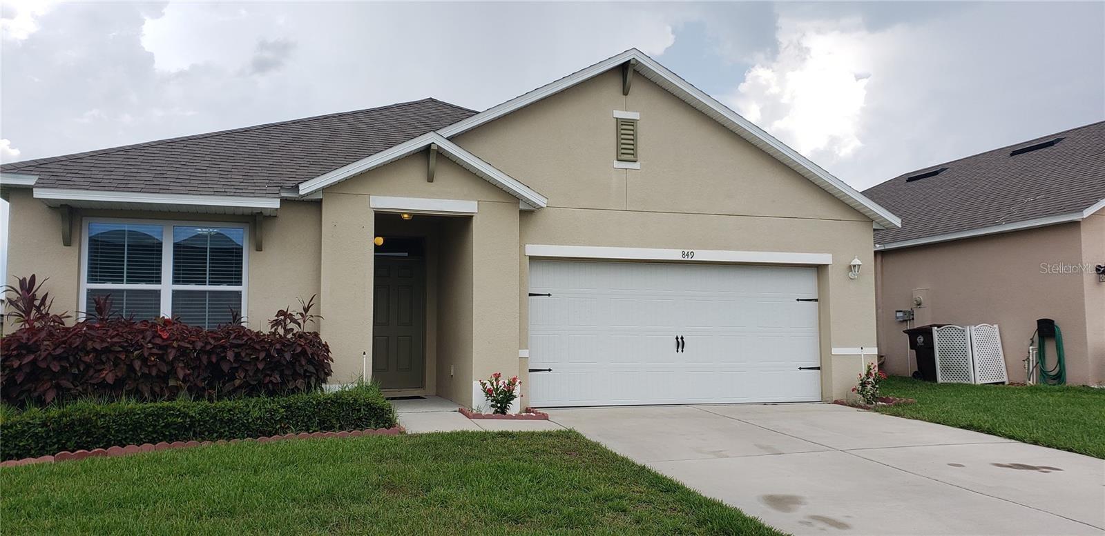 Gorgeous 3 bedrooms 2 baths on upscale community, bui;t on 2018, excellent conditions, property has all appliances as washer and Dryer.
Lawn care is included on Rent.
Easy approval