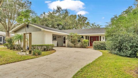 A home in LAKELAND