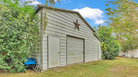 A home in LAKELAND