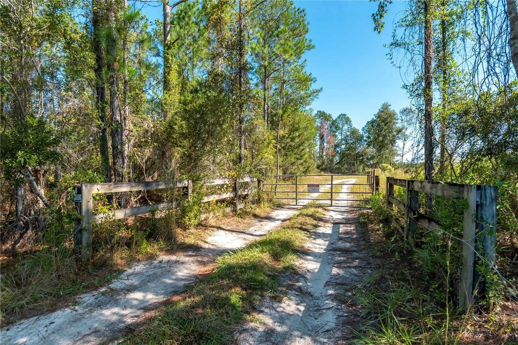 Photo of 000 NE Us Hwy 301, Hawthorne, FL 32640 (MLS # GC534961)