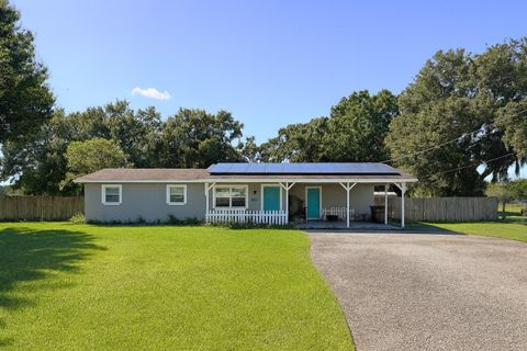 Photo of 4017 Berkley Road, Auburndale, FL 33823 (MLS # TB8438143)