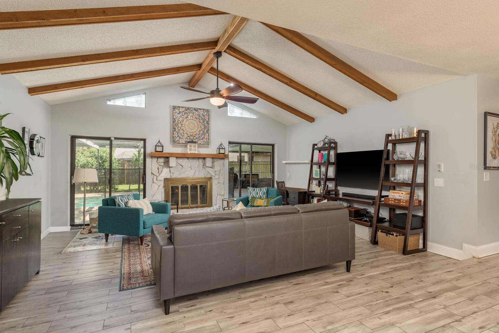 LAKE VALENCIA UNIT ONE - Residential