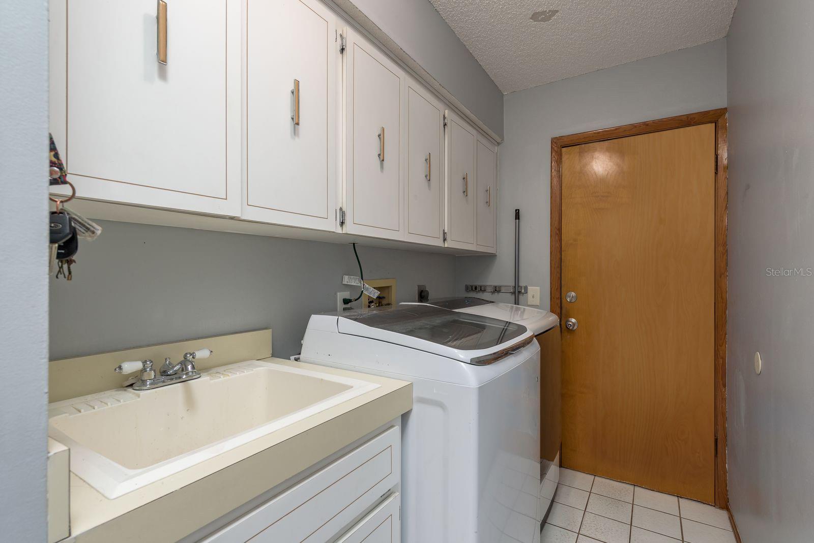 LAKE VALENCIA UNIT ONE - Residential