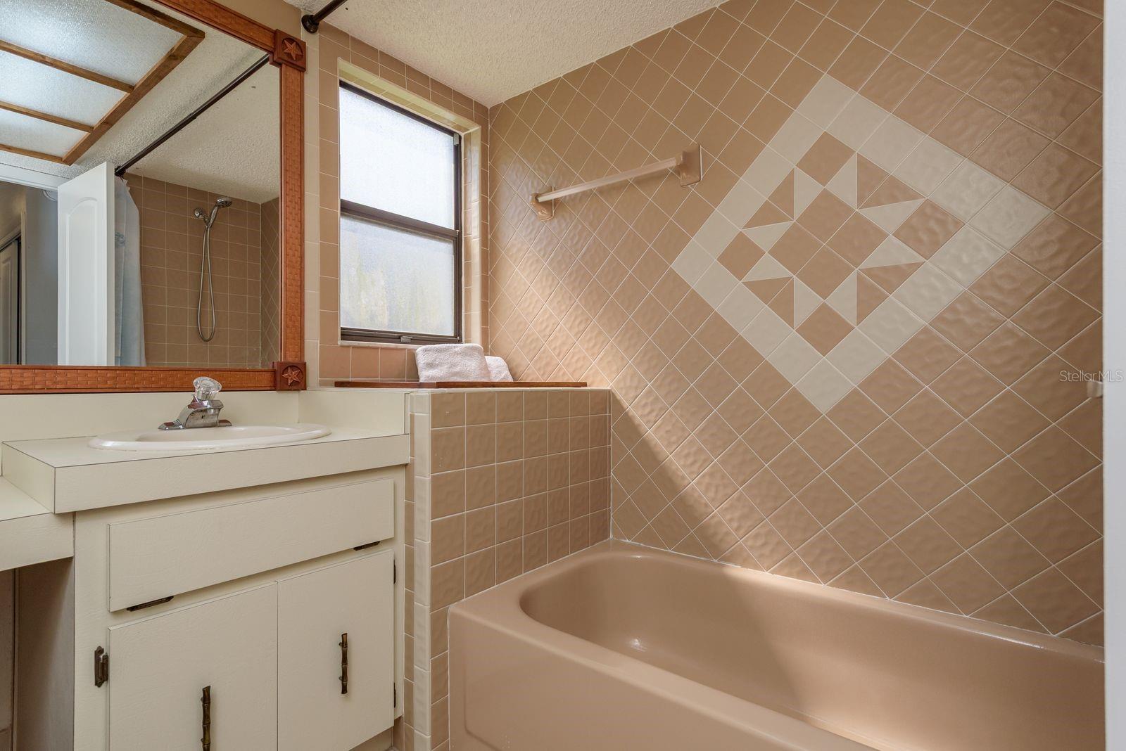 LAKE VALENCIA UNIT ONE - Residential