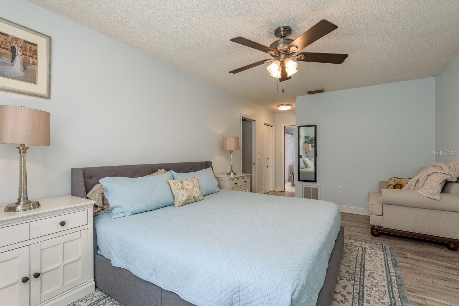 LAKE VALENCIA UNIT ONE - Residential