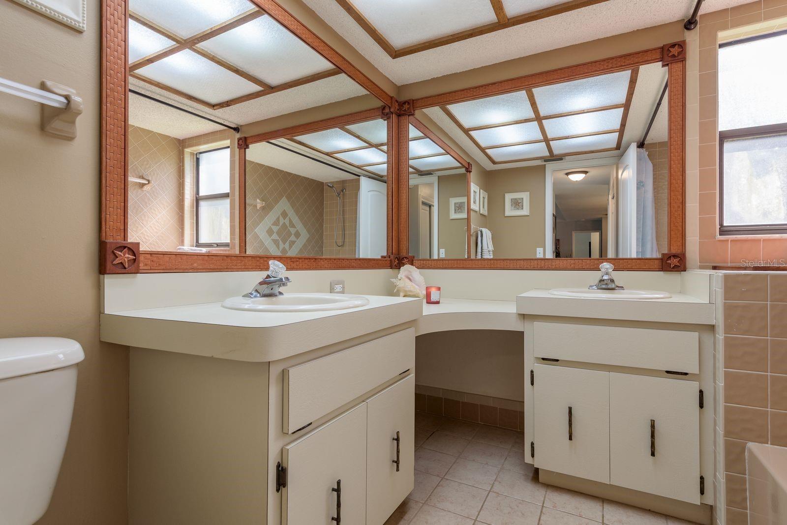 LAKE VALENCIA UNIT ONE - Residential