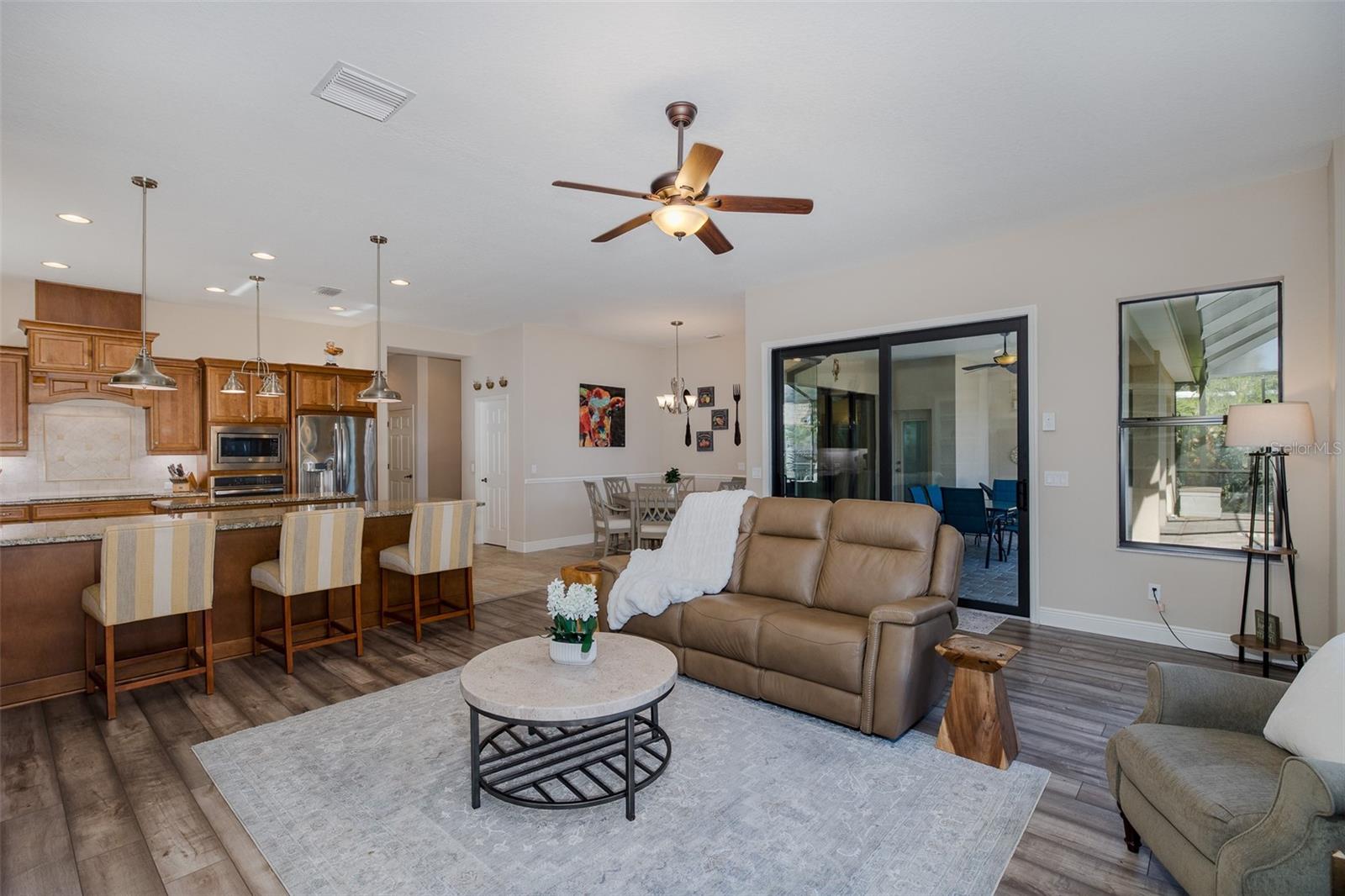 CHAMPIONS CLUB - Residential