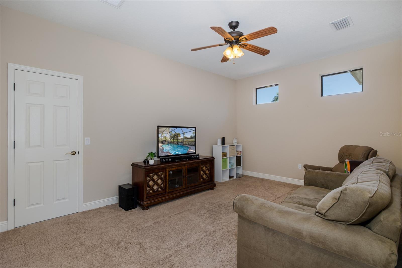 CHAMPIONS CLUB - Residential