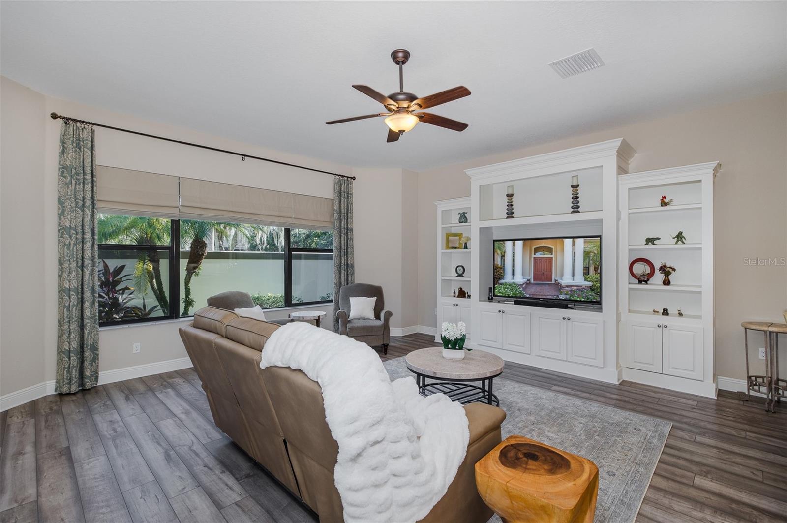 CHAMPIONS CLUB - Residential