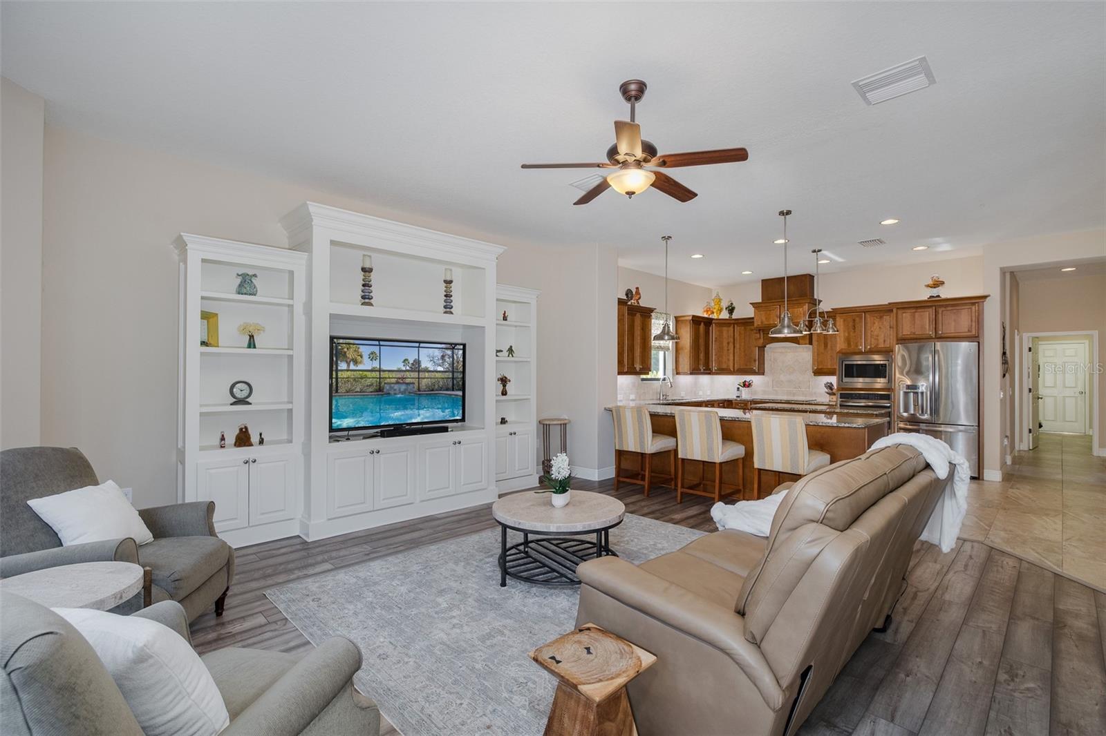 CHAMPIONS CLUB - Residential