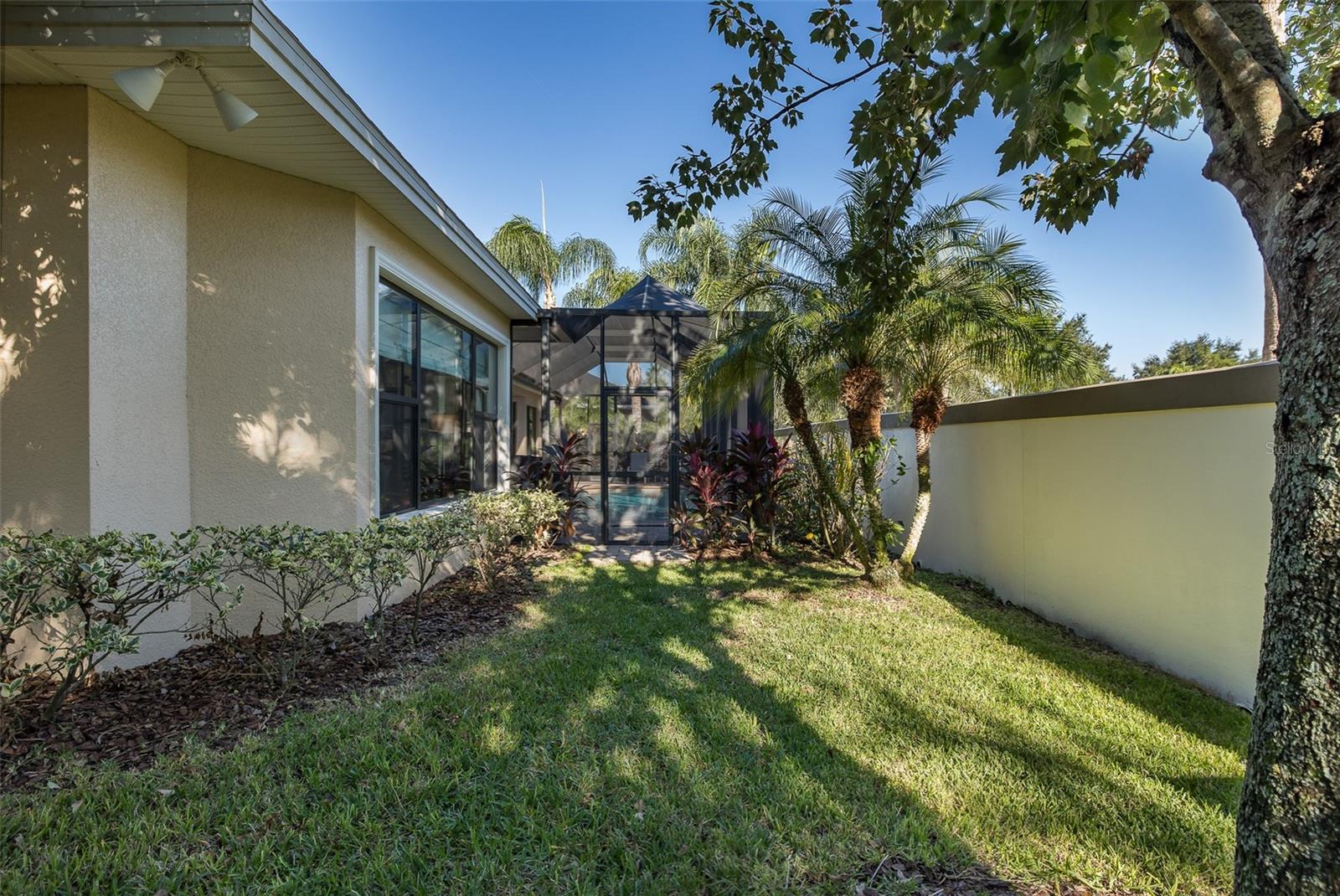 CHAMPIONS CLUB - Residential