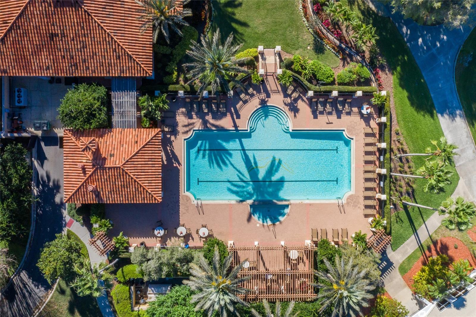 CHAMPIONS CLUB - Residential