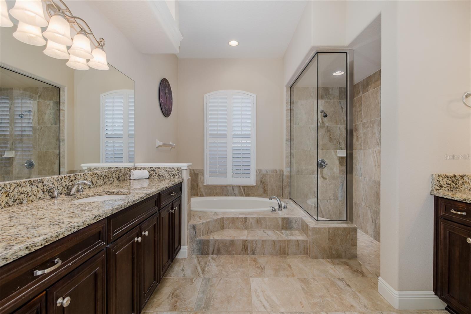 CHAMPIONS CLUB - Residential