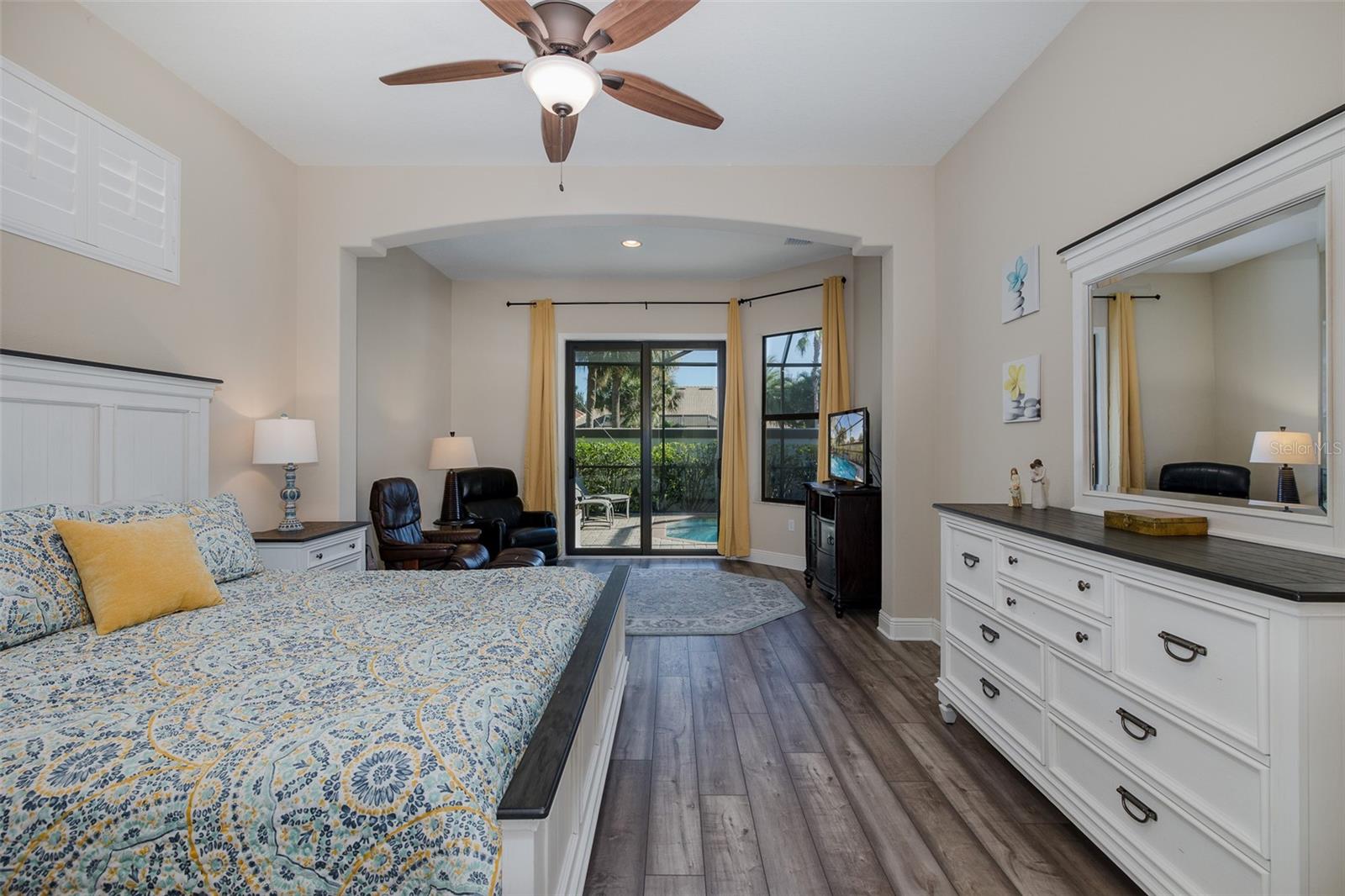 CHAMPIONS CLUB - Residential