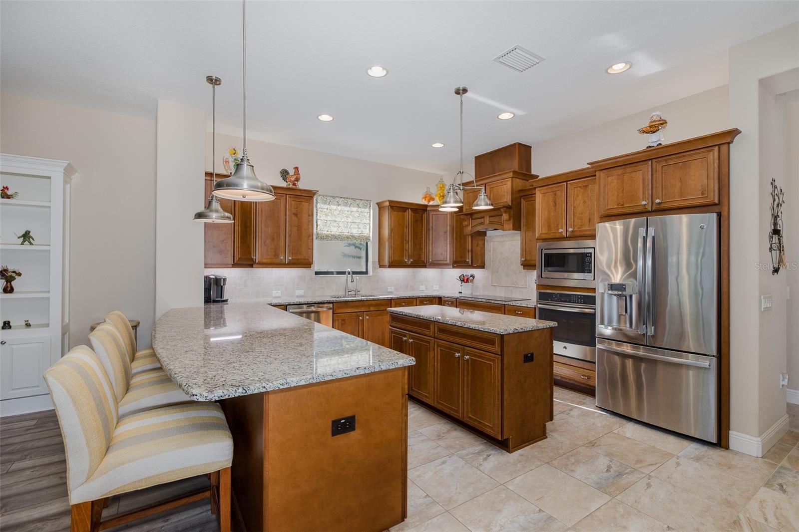 CHAMPIONS CLUB - Residential