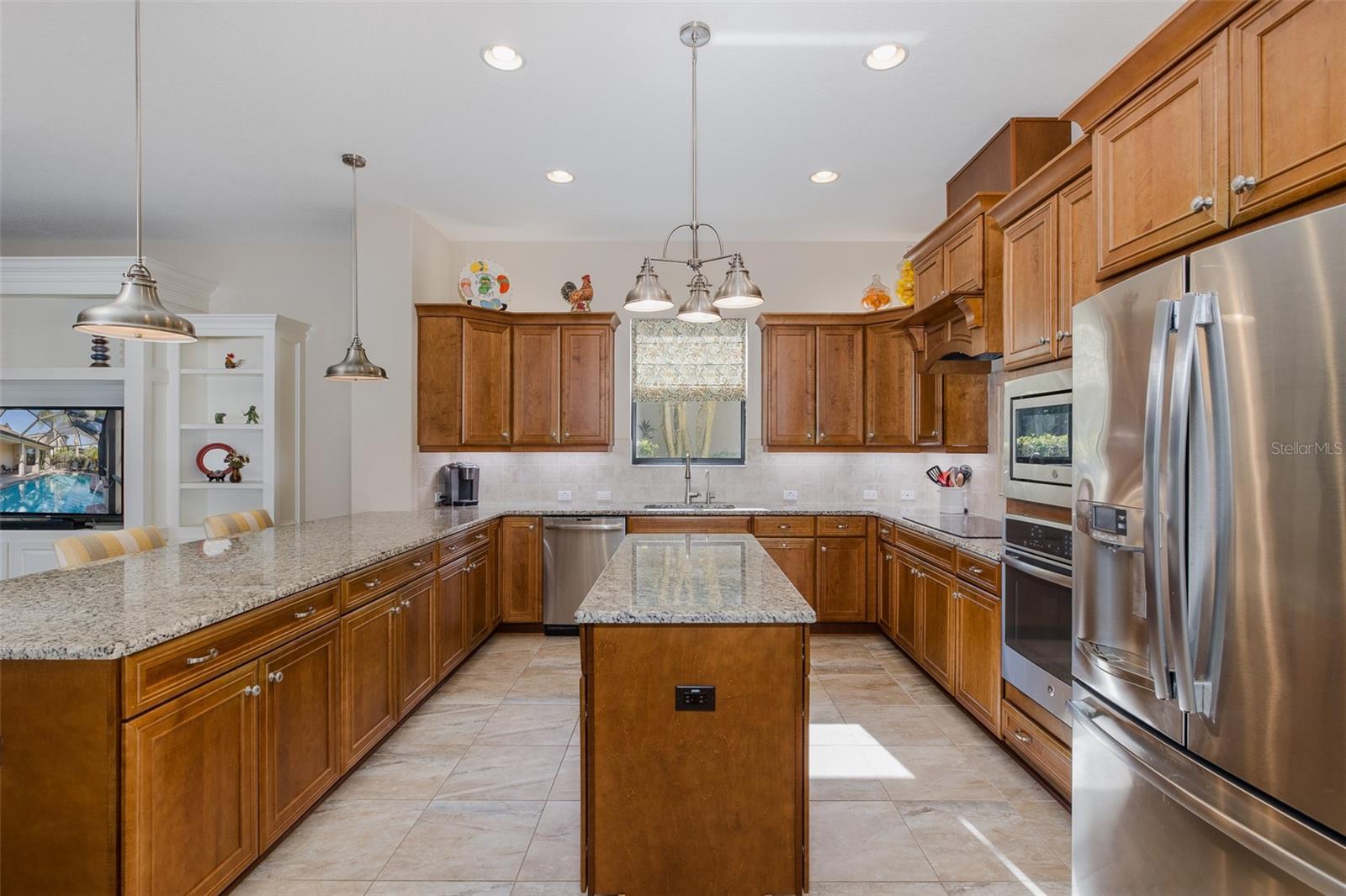 CHAMPIONS CLUB - Residential