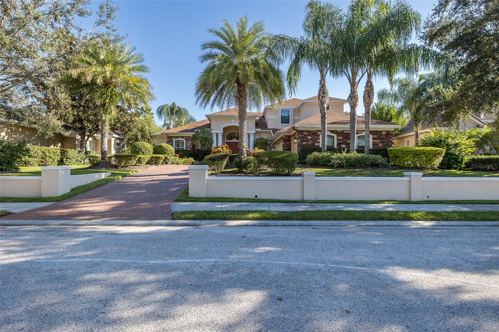 CHAMPIONS CLUB - Residential