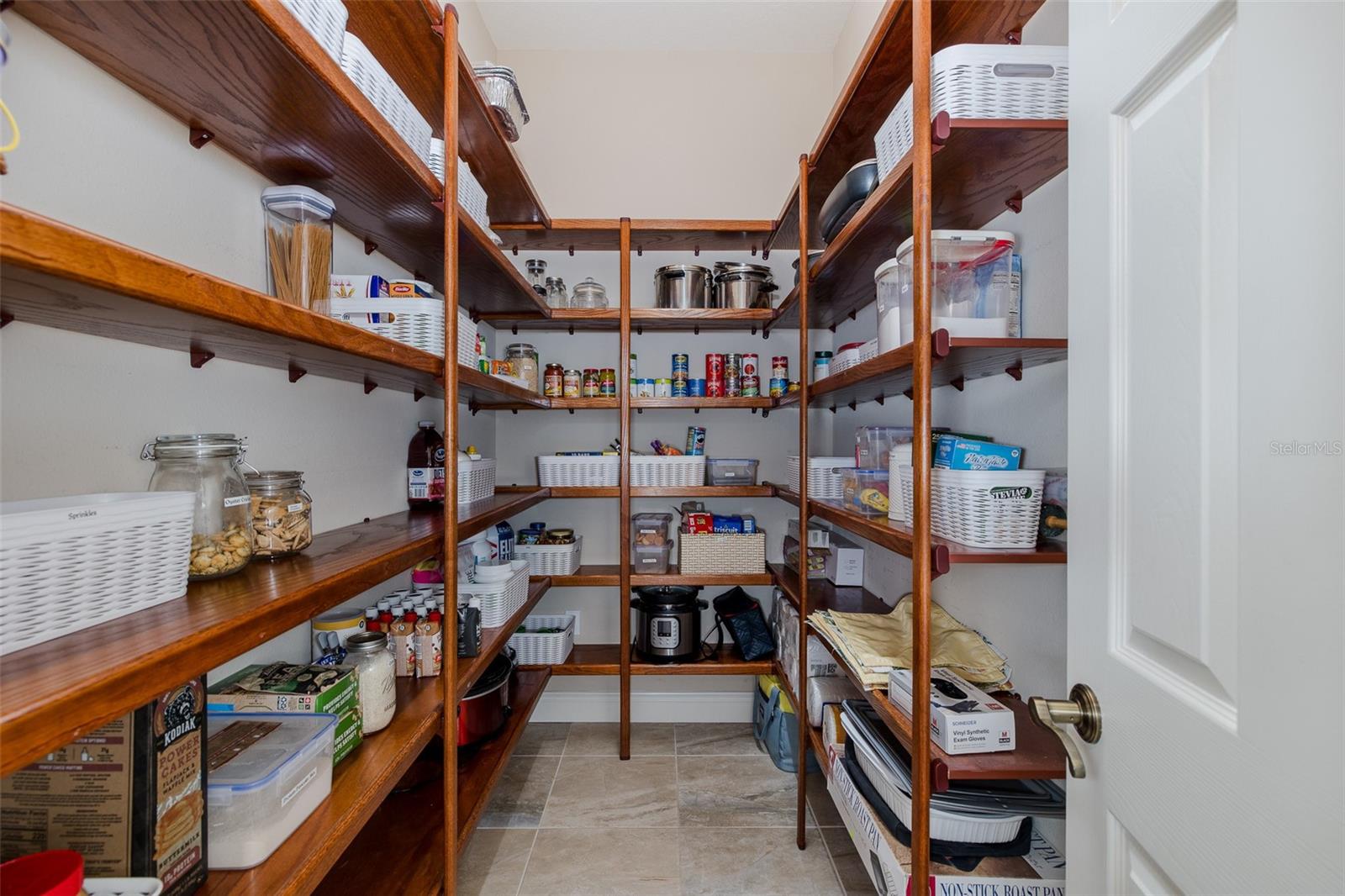 CHAMPIONS CLUB - Residential