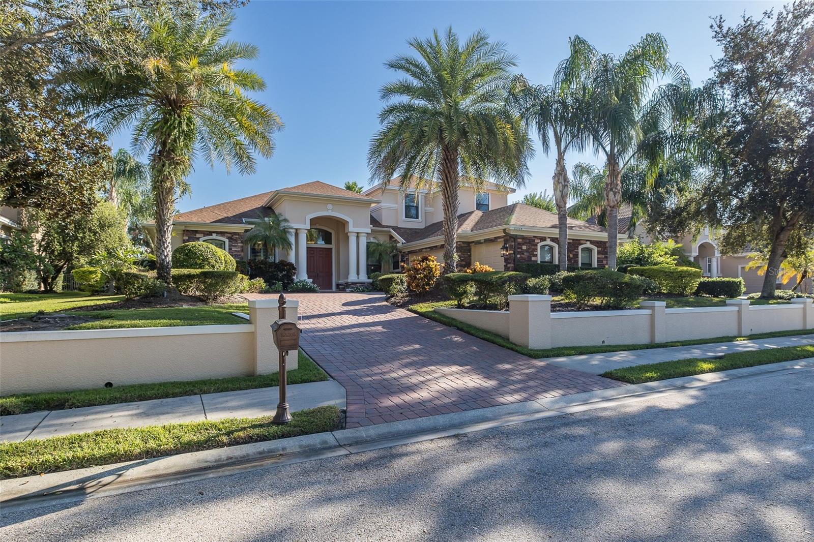 CHAMPIONS CLUB - Residential