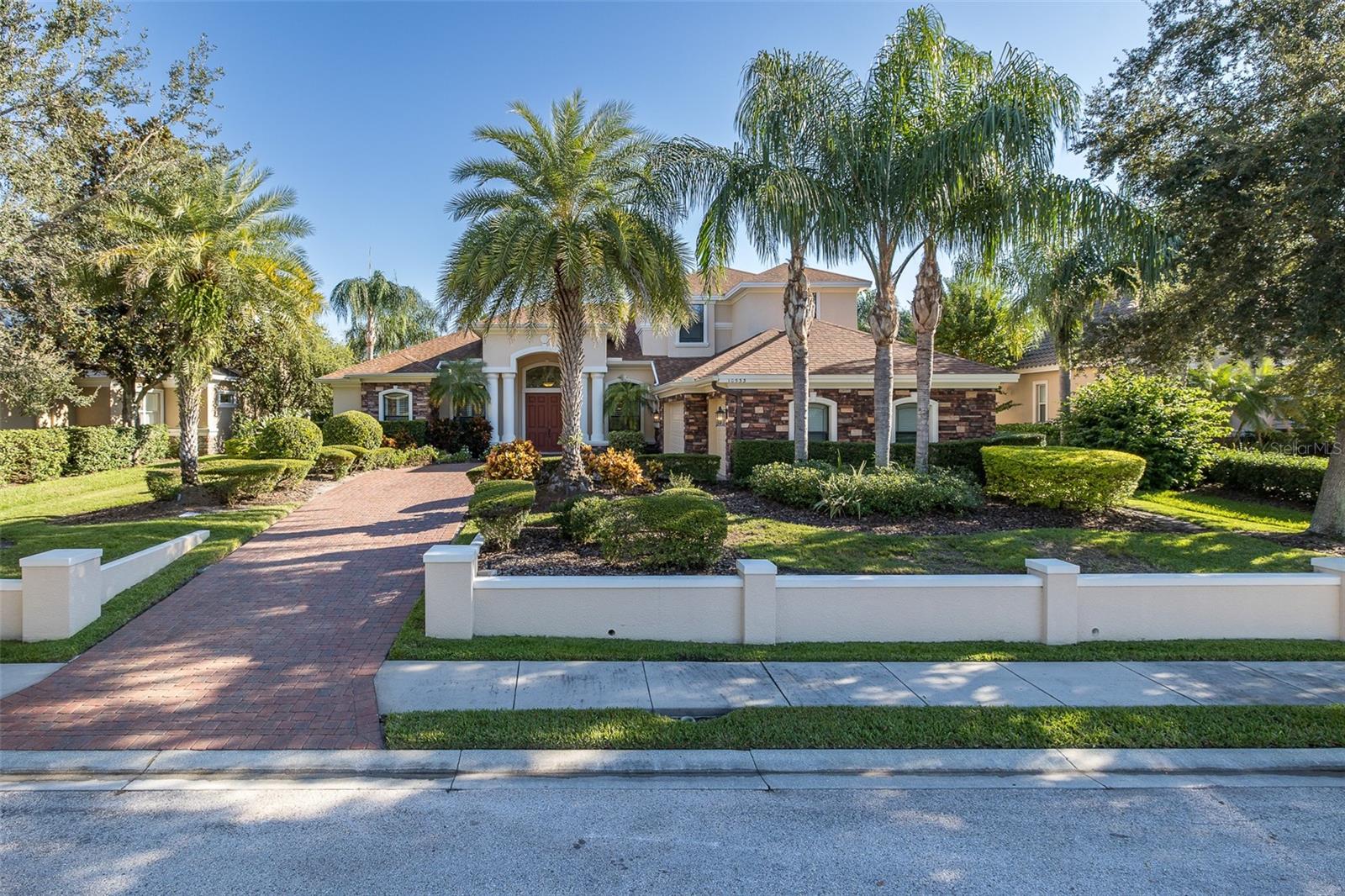 CHAMPIONS CLUB - Residential