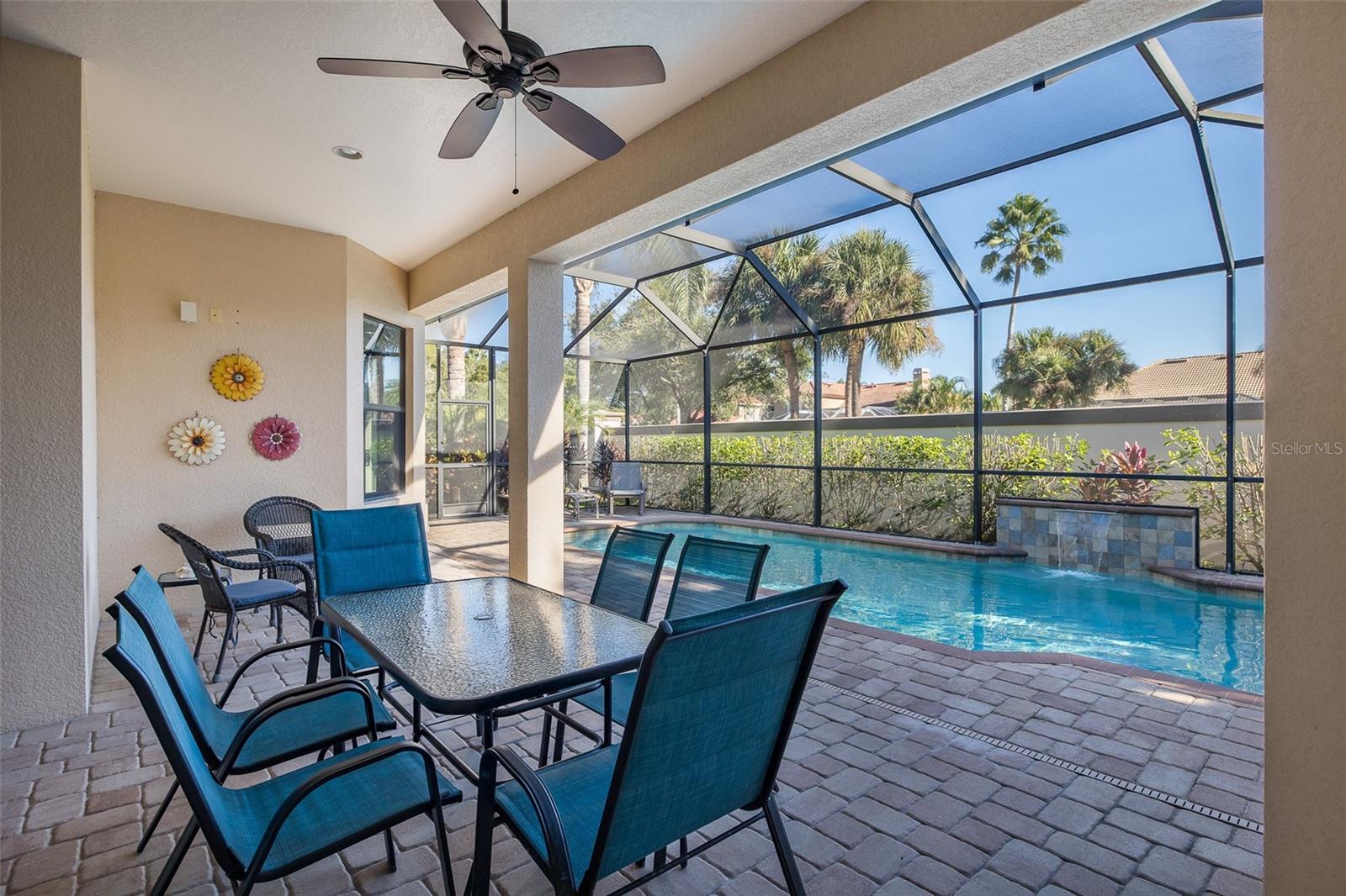 CHAMPIONS CLUB - Residential