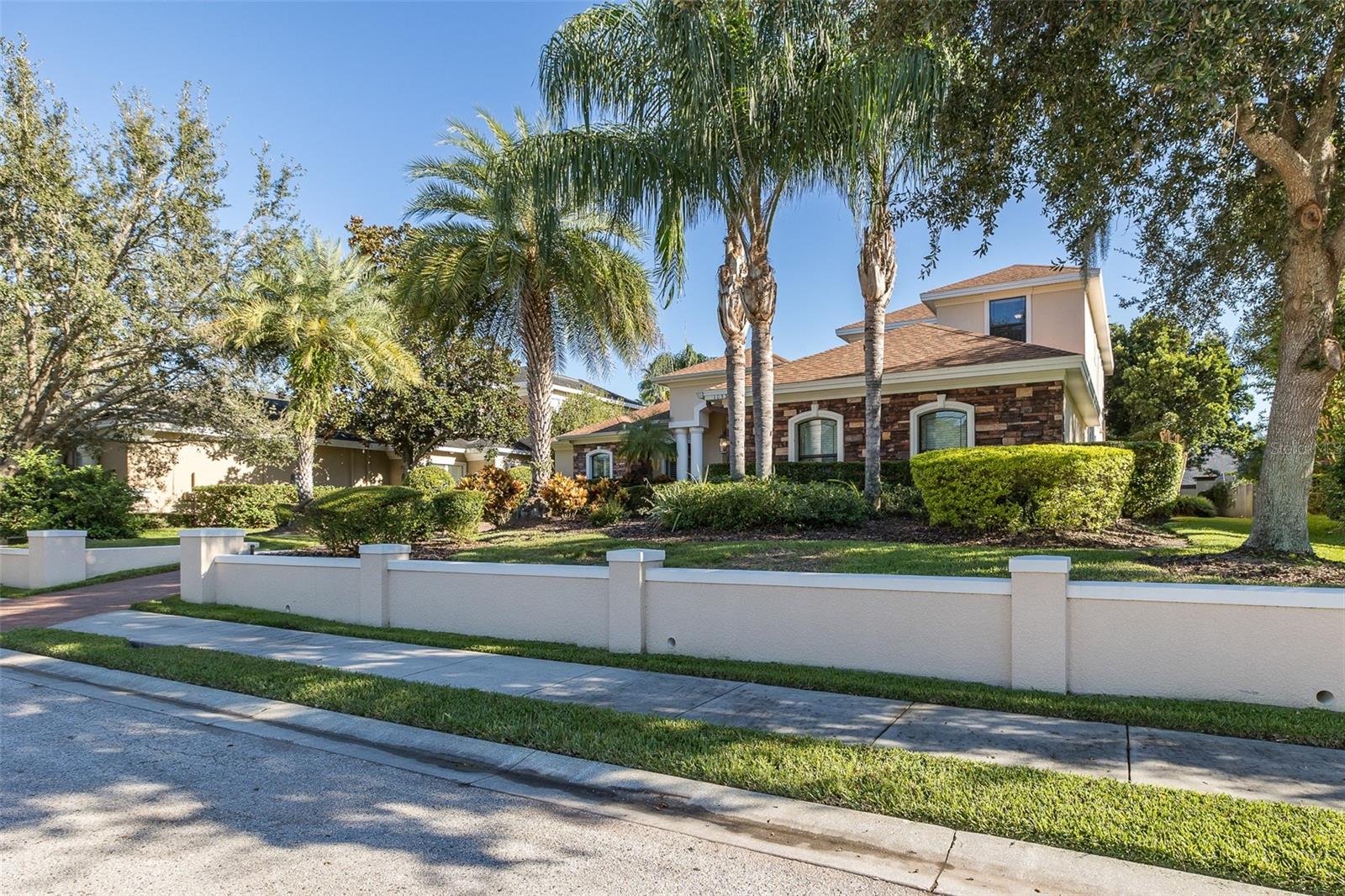 CHAMPIONS CLUB - Residential