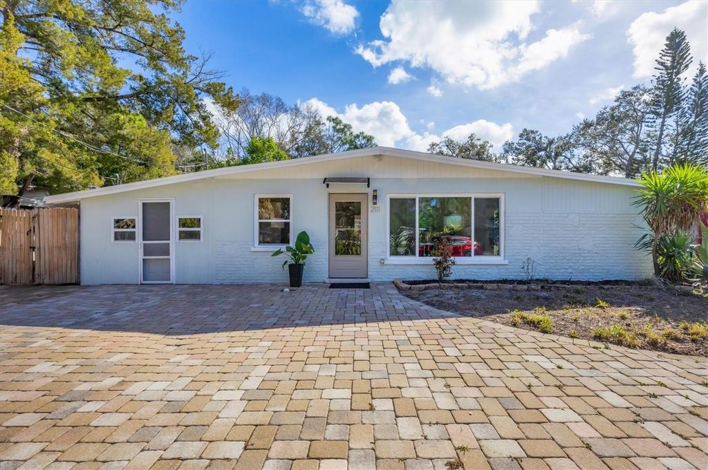 Photo of 2111 Vinson Avenue, Sarasota, FL 34232 (MLS # A4682719)