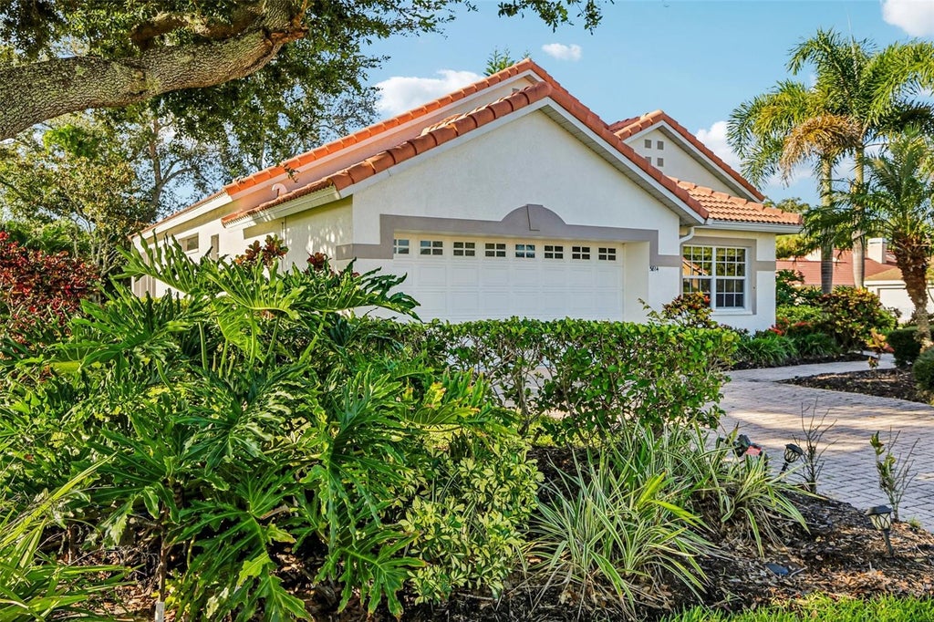 Photo of 5814 Fairwoods Circle, Sarasota, FL 34243 (MLS # A4707067)