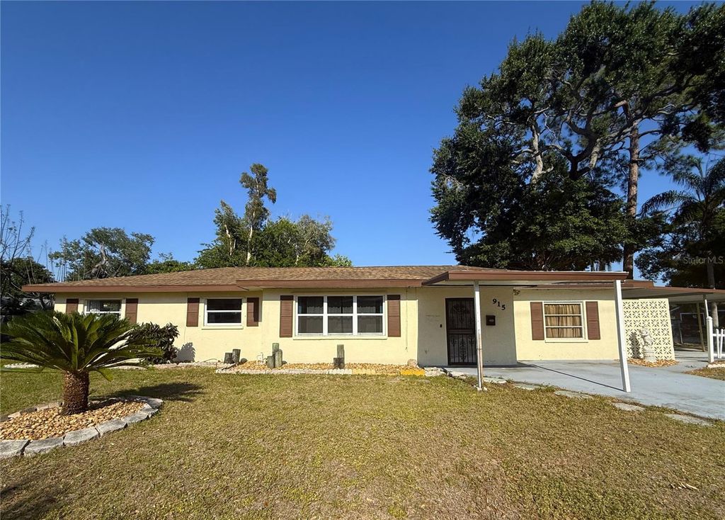 Photo of 915 14th Street E, Bradenton, FL 34208 (MLS # A4692463)