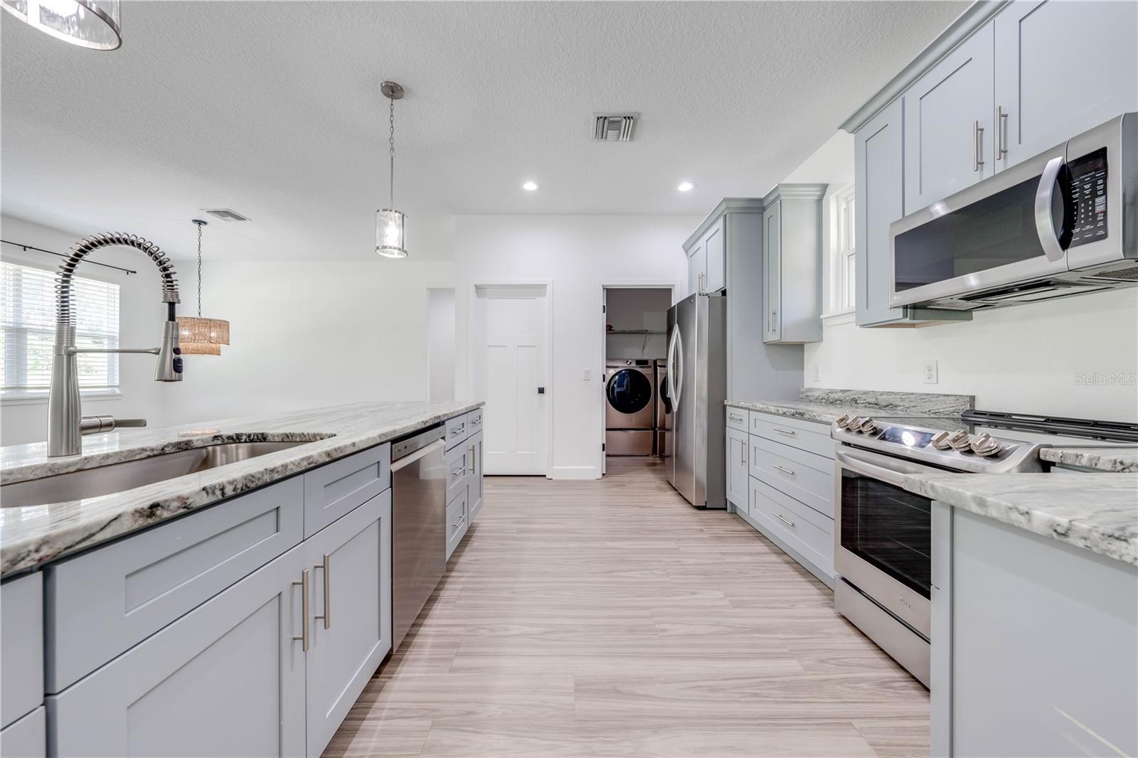 BREEZY PINES - Residential