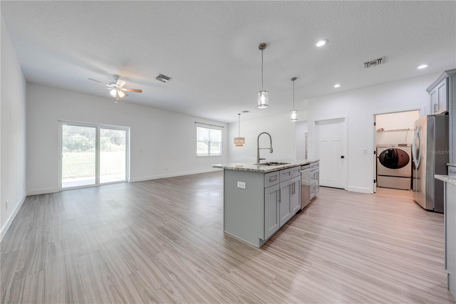 BREEZY PINES - Residential