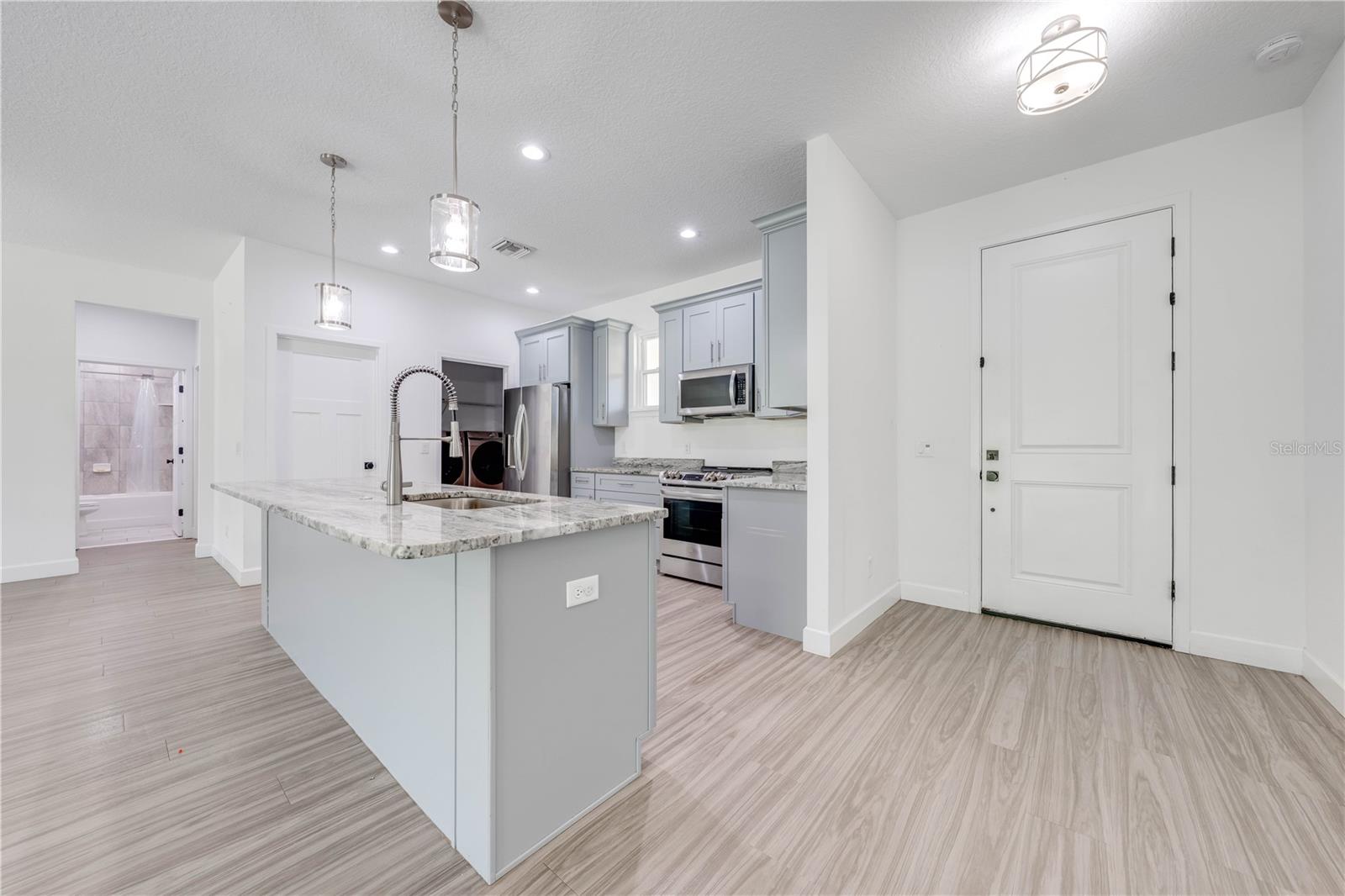 BREEZY PINES - Residential