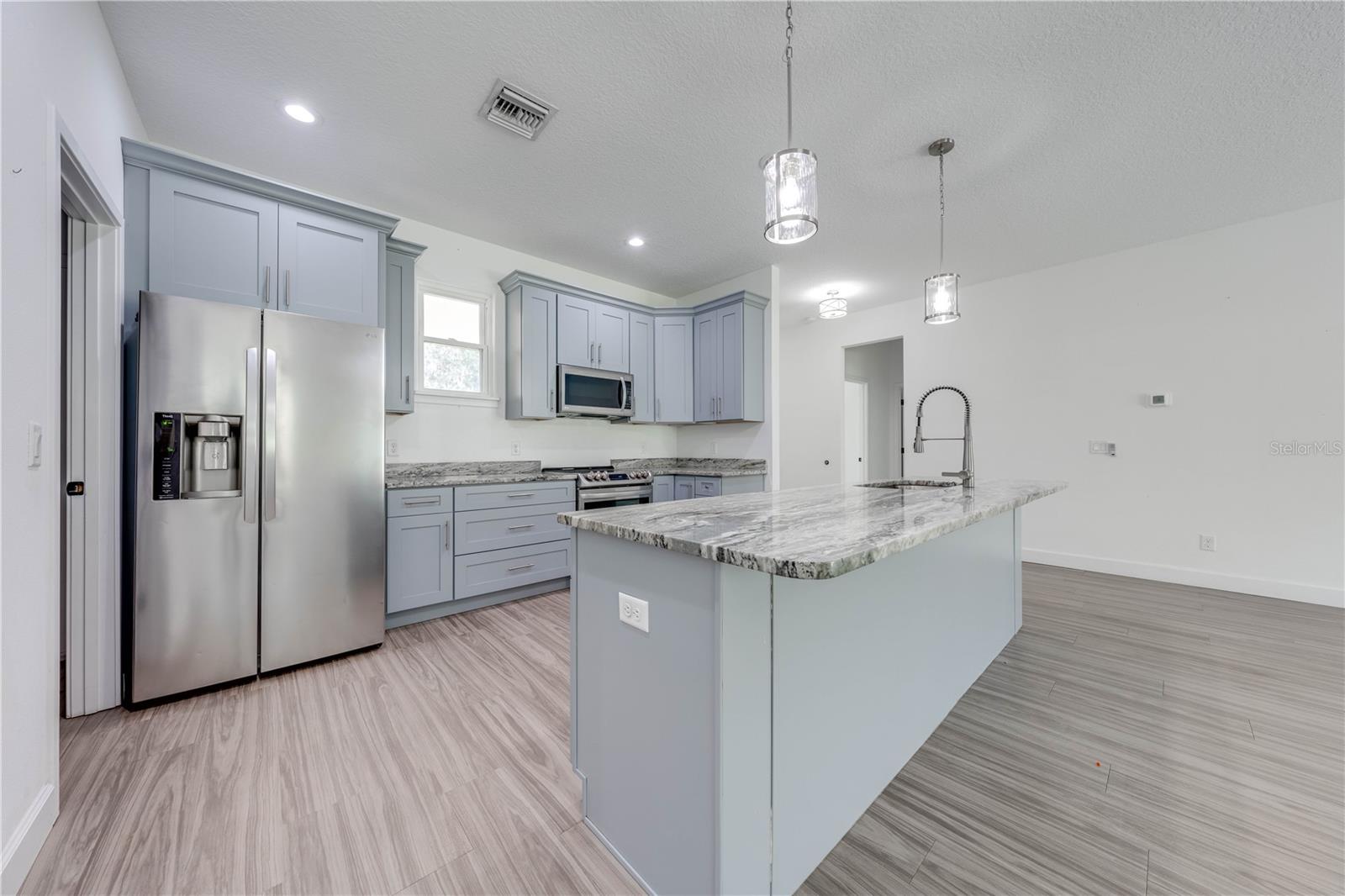 BREEZY PINES - Residential