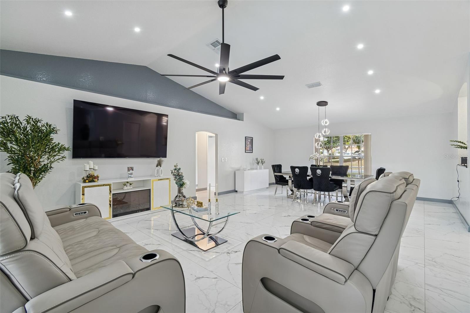 LINKS AT SEVEN HILLS - Residential Lease