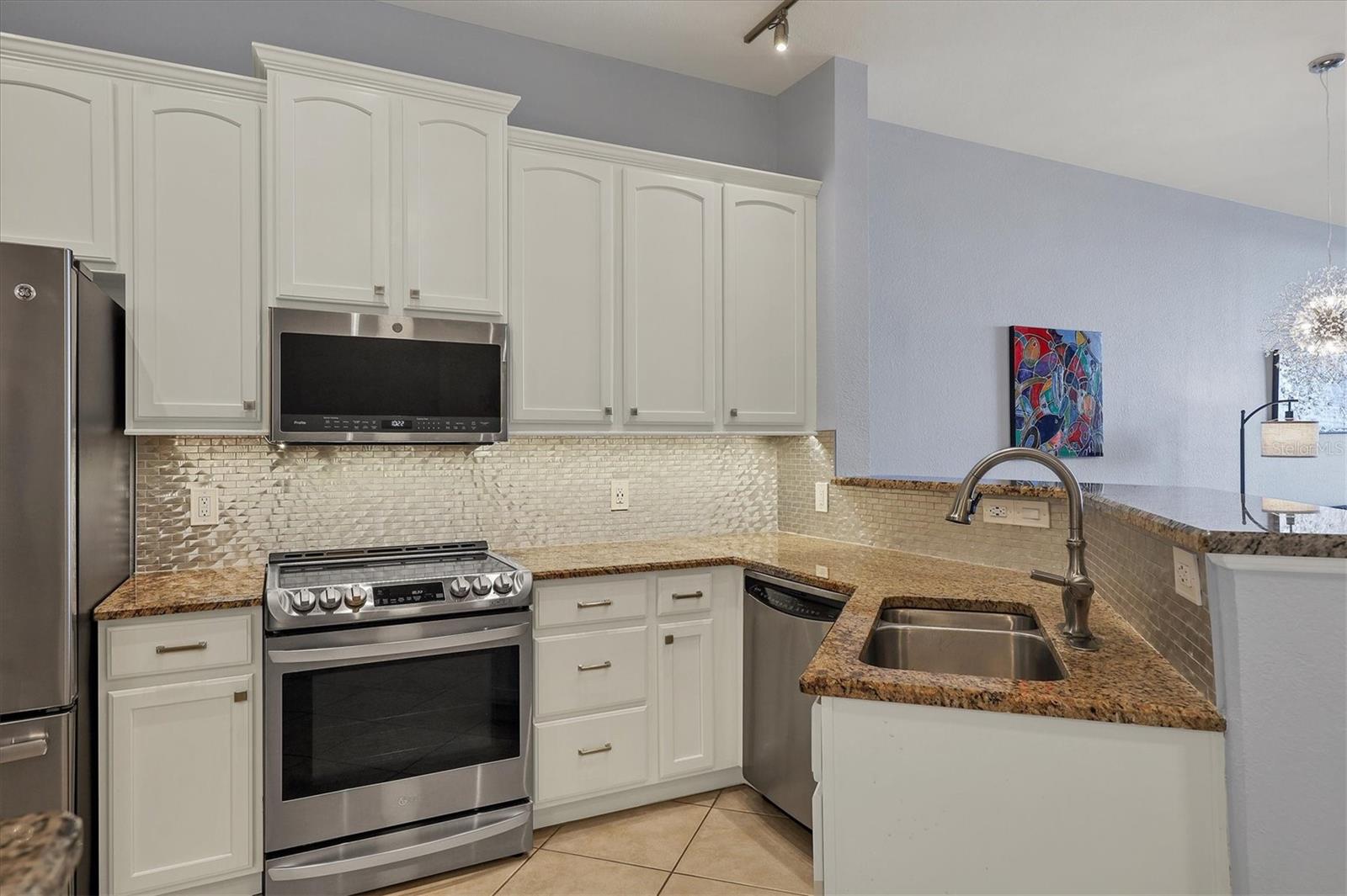 BAY POINTE - Residential