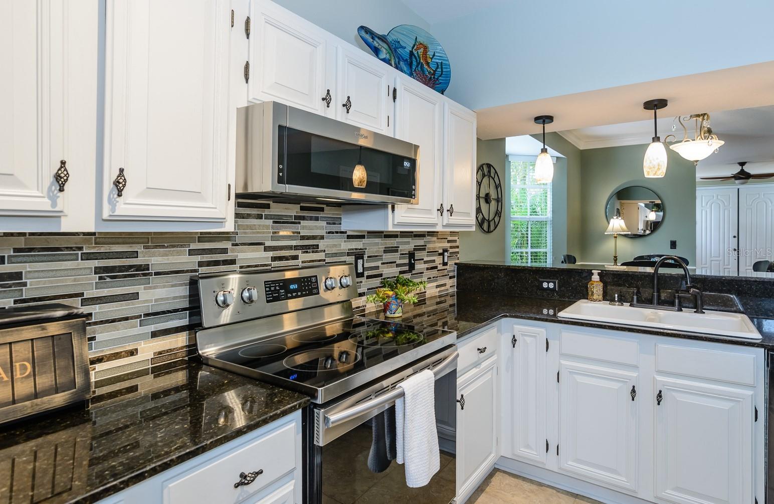 WESTCHESTER LAKE TWNHMS - Residential