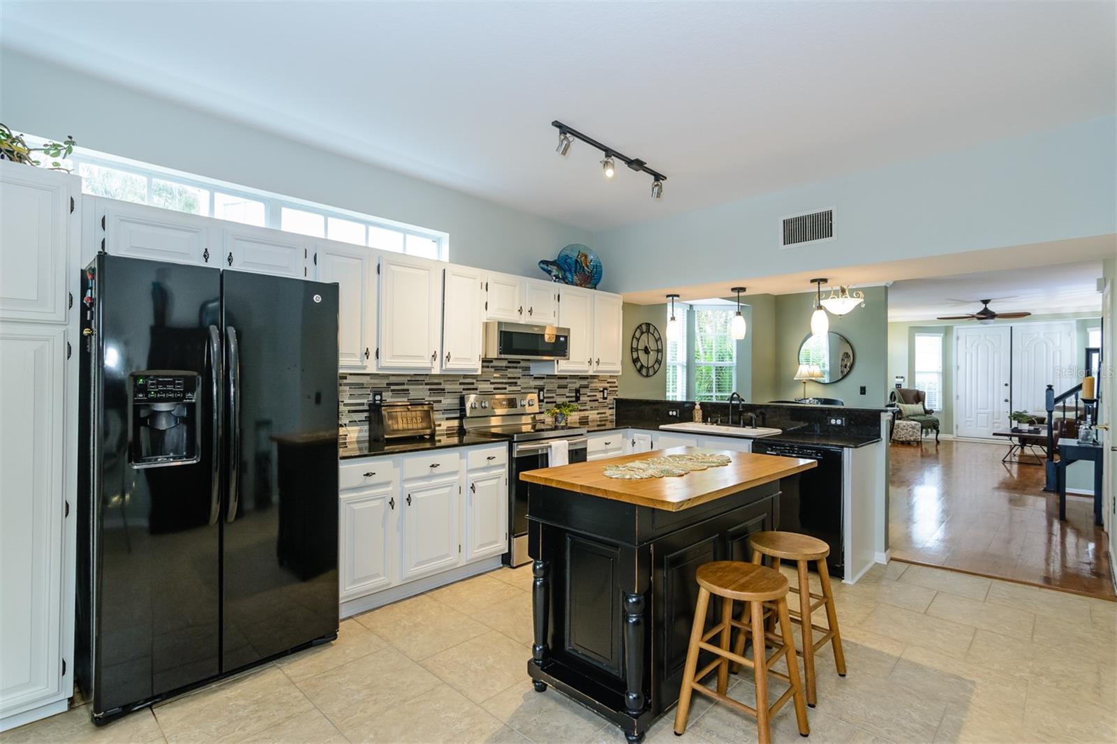 WESTCHESTER LAKE TWNHMS - Residential