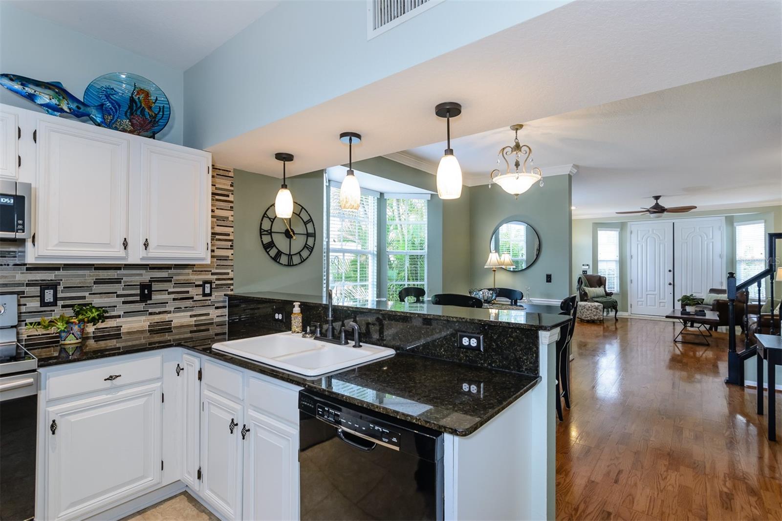 WESTCHESTER LAKE TWNHMS - Residential