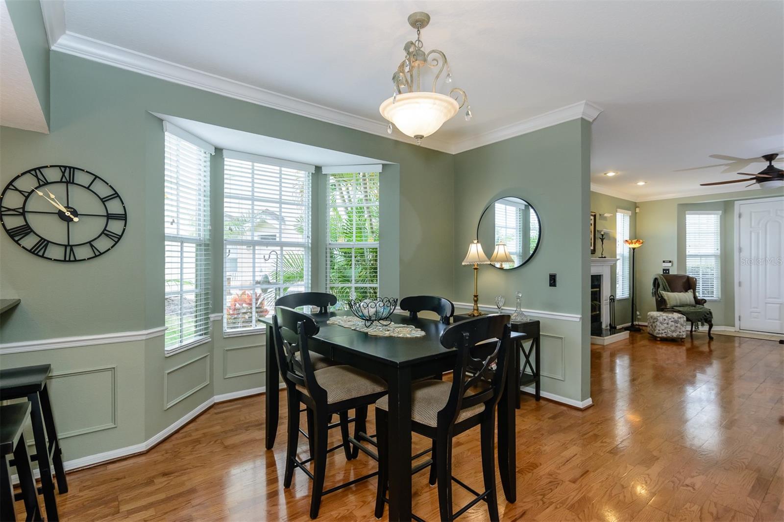 WESTCHESTER LAKE TWNHMS - Residential