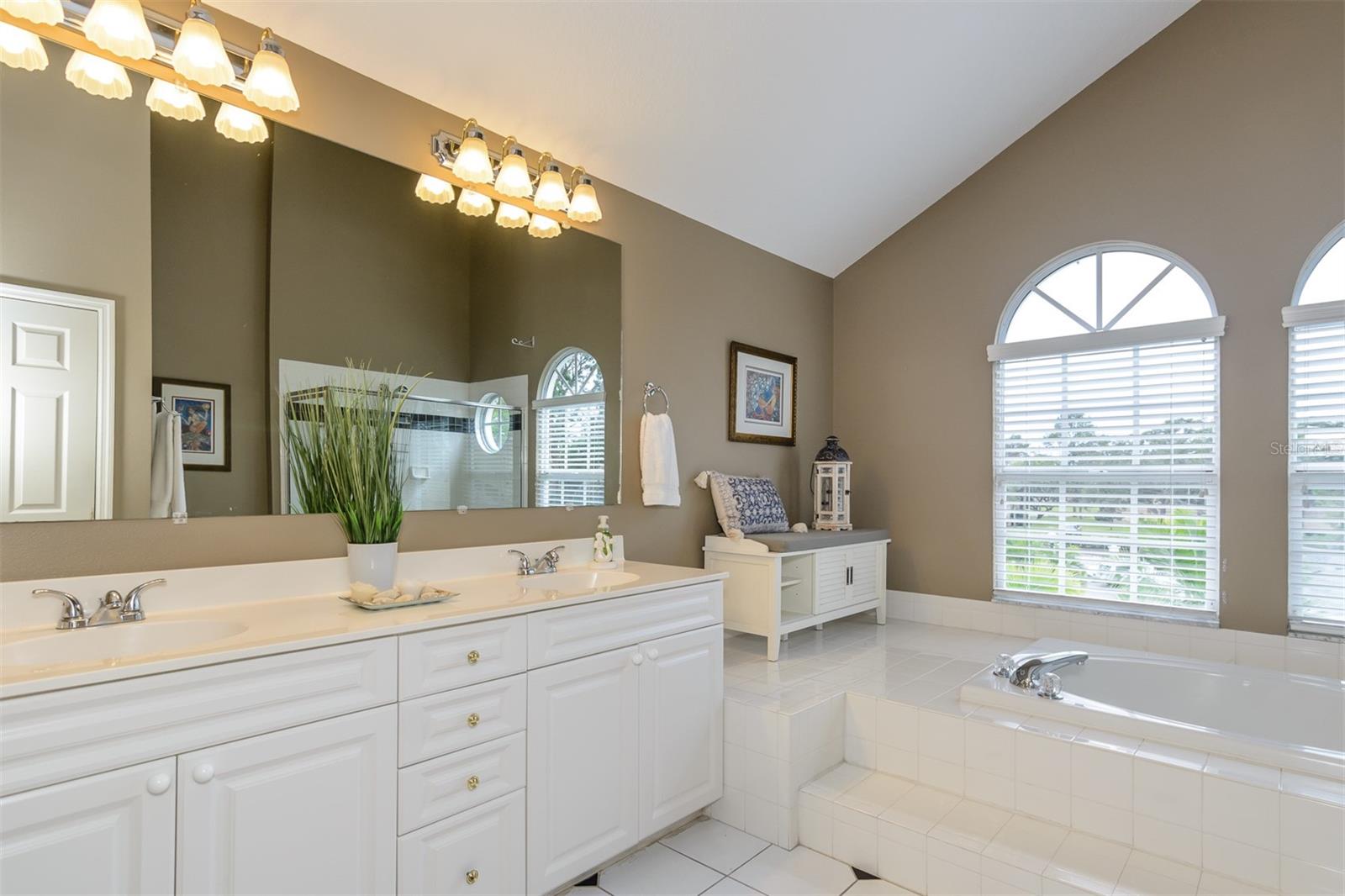 WESTCHESTER LAKE TWNHMS - Residential