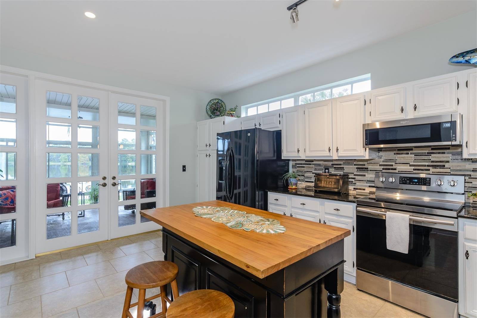 WESTCHESTER LAKE TWNHMS - Residential