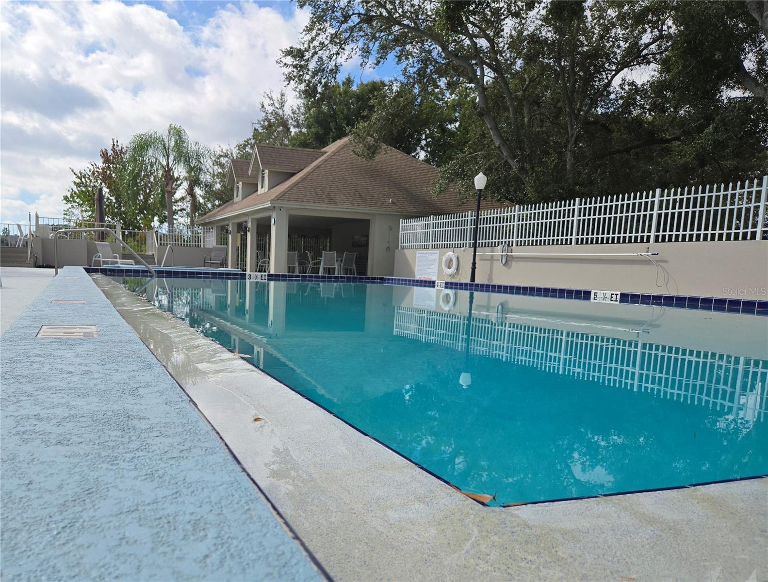 WESTCHESTER LAKE TWNHMS - Residential