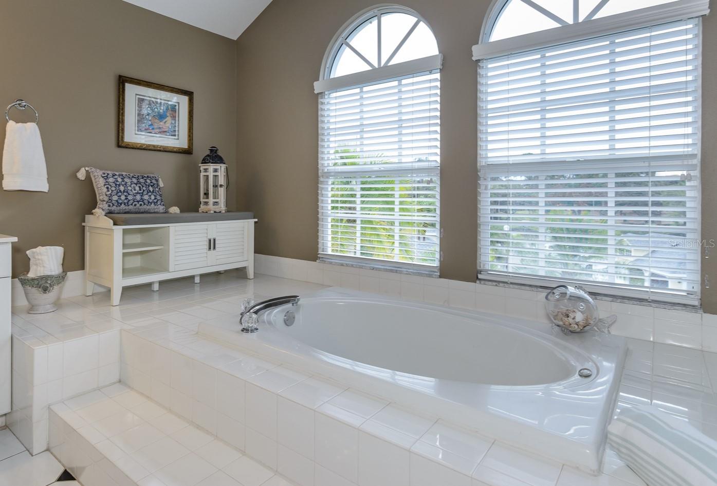 WESTCHESTER LAKE TWNHMS - Residential