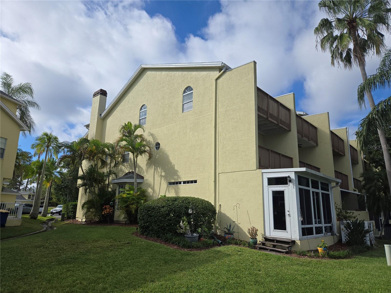 WESTCHESTER LAKE TWNHMS - Residential