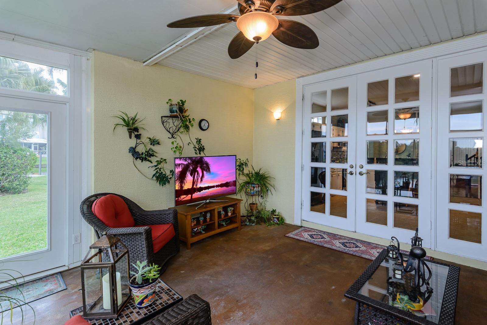 WESTCHESTER LAKE TWNHMS - Residential