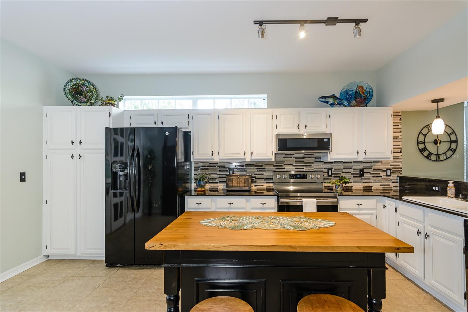 WESTCHESTER LAKE TWNHMS - Residential