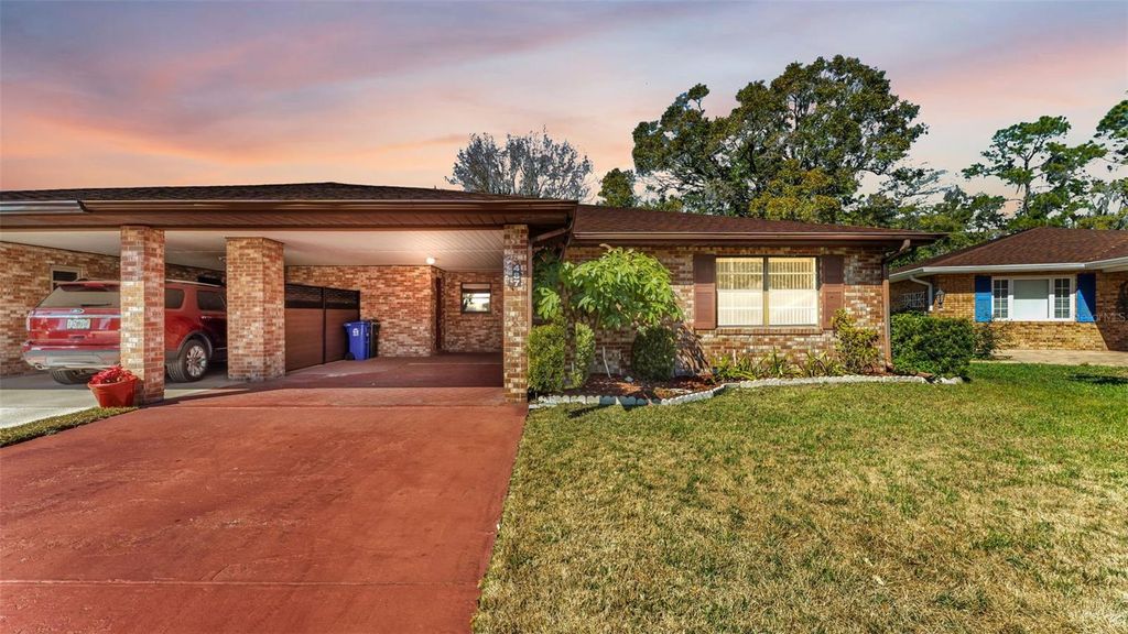 Photo of 487 Lake Carolyn Circle, Lakeland, FL 33813 (MLS # L4958990)