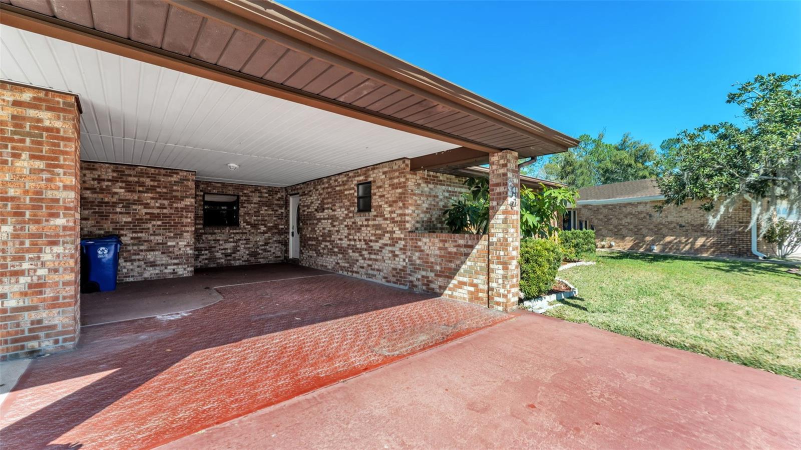 487 LAKE CAROLYN CIRCLE