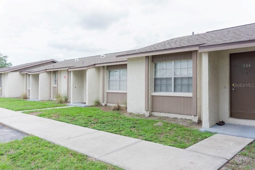 RECEIVE 1/2 OFF RENT ON SECOND MONTH!
Welcome to Riverwood! Ready for move in now!

Discover comfort and convenience in this spacious 2-bedroom, 1-bathroom apartment, perfectly situated in the lush, park-like setting of Riverwood. This charming unit features:

 Central heat and air
 Brand new marble countertops
 Full-size bathtub
 Onsite laundry facilities
 Reserved parking spot
 12-month lease

Enjoy the tranquility of multi-acre green space, prime location in Ruskin, with easy access to shopping, dining, schools, and close to the highway.

Contact the property manager to apply or arrange a showing today!