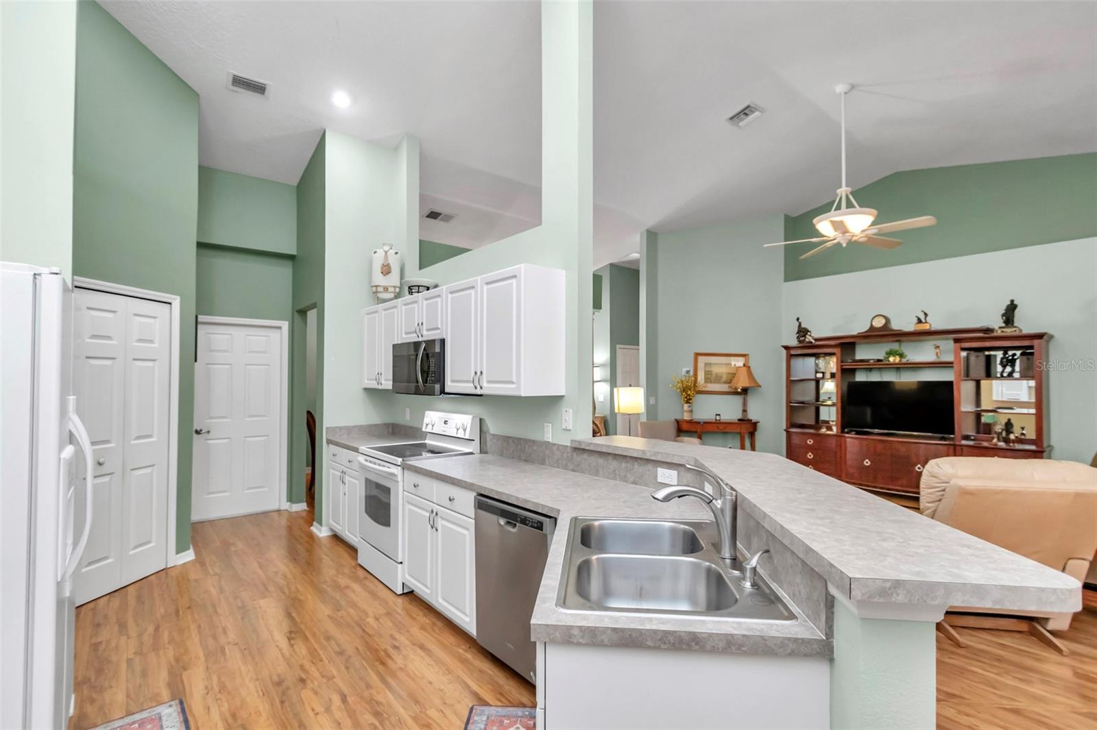 HARBOR HILLS THE GROVE - Residential